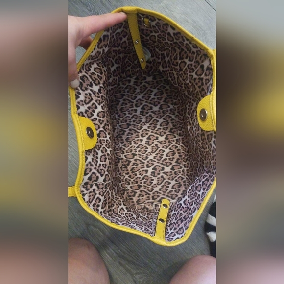 Guess tote - Picture 2 of 2